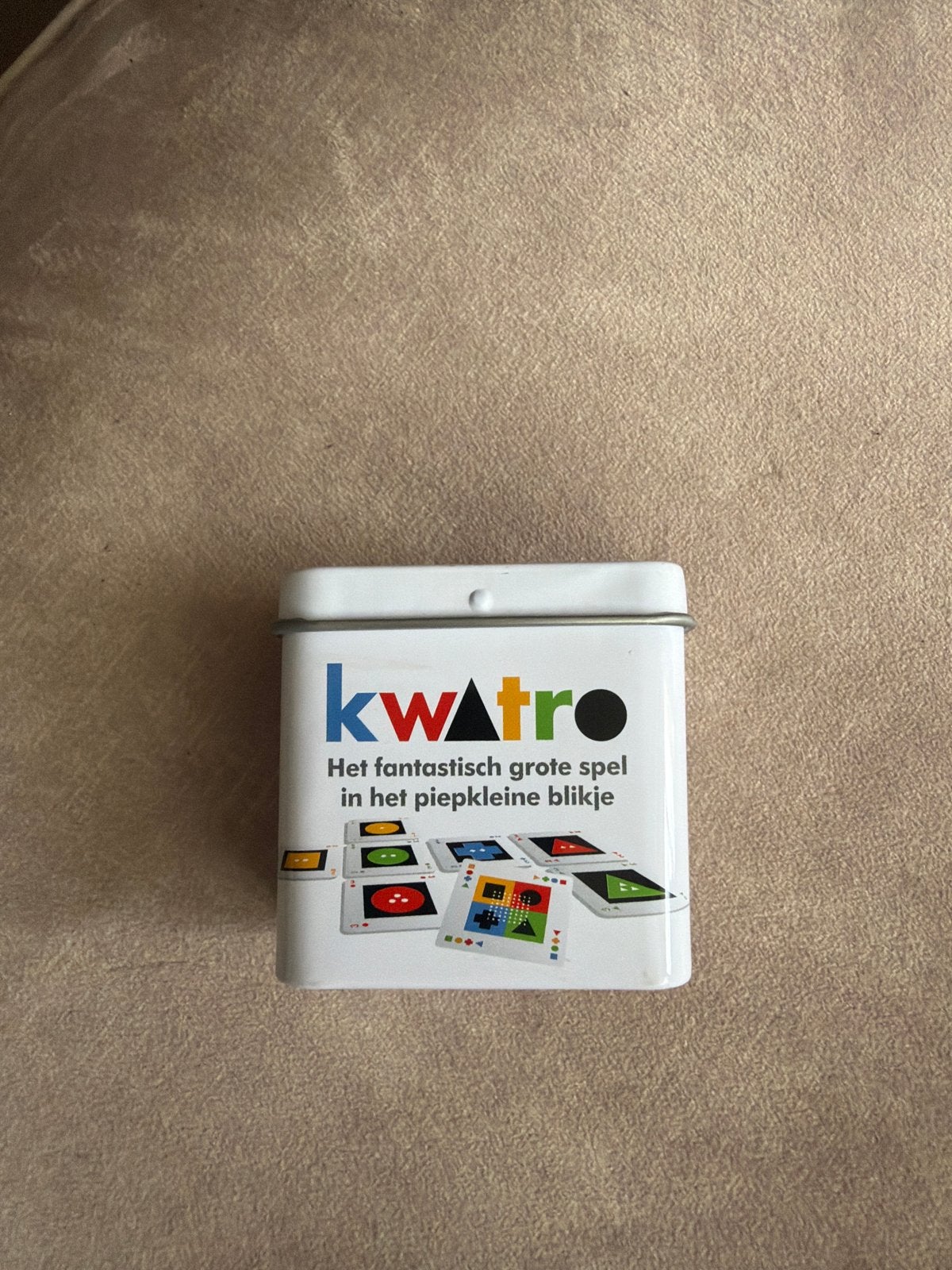 Kwatro: Het fantastisch grote spel in het piepkleine blikje, Drie of vier spelers, Ophalen of Verzenden, Zo goed als nieuw
