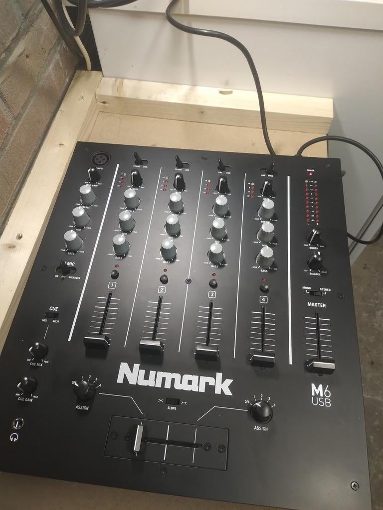 NUMARK M6 DJ MIXER, Muziek en Instrumenten, Mengpanelen, Ophalen of Verzenden, Gebruikt, Minder dan 5 kanalen, Microfooningang