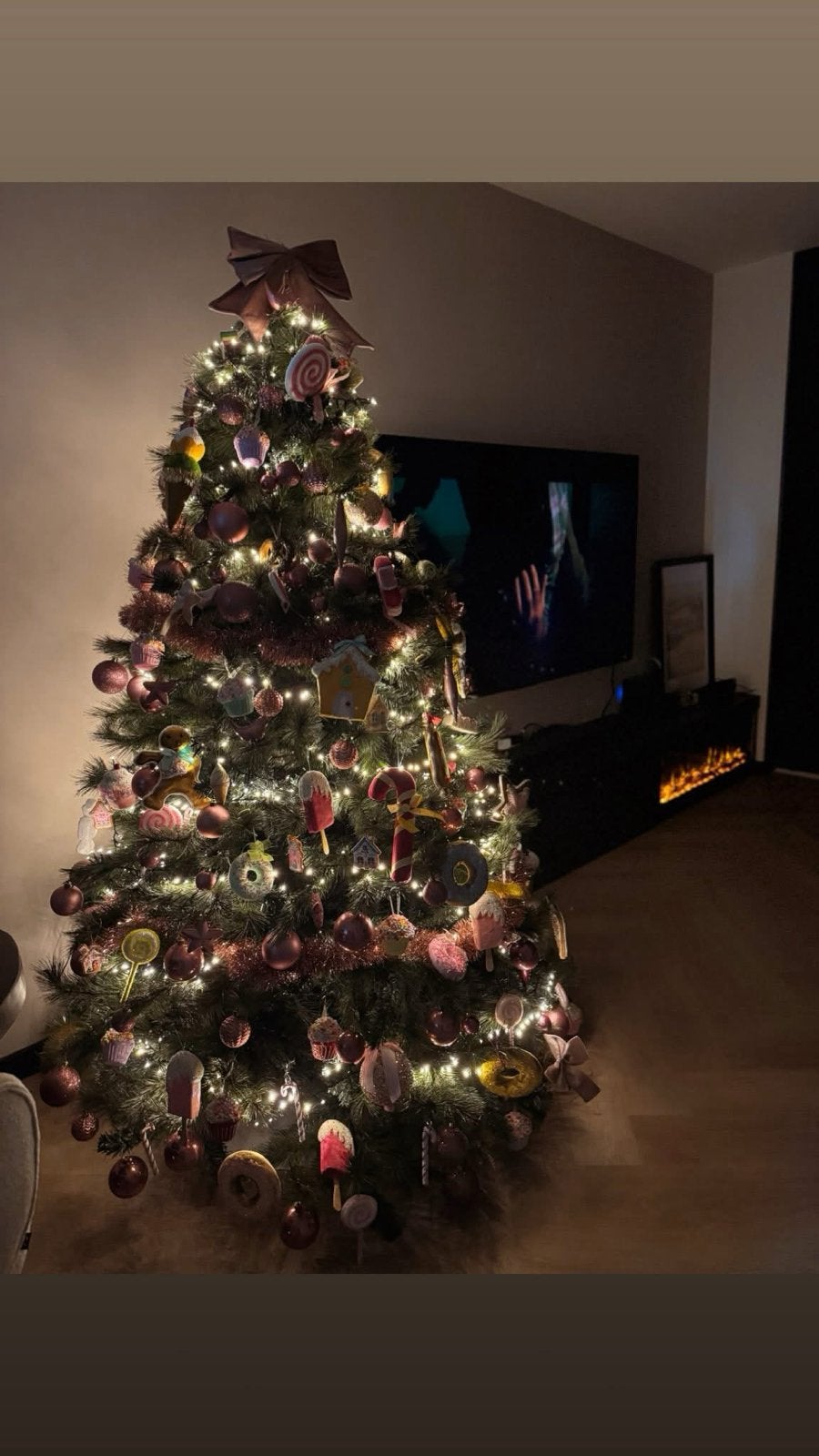 Hele mooie grote kerstboom + decoratie in snoep thema, Diversen, Ophalen, Zo goed als nieuw