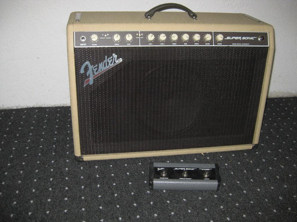 Fender Super-Sonic 60 Combo Blonde and Oxblood, Muziek en Instrumenten, Versterkers | Bas en Gitaar, Gebruikt, Gitaar, 50 tot 100 watt