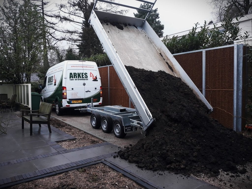 Wij leveren Zwarte grond compost  Zand Puingranulaat, Tuin en Terras, Ophalen of Verzenden, Tuinaarde