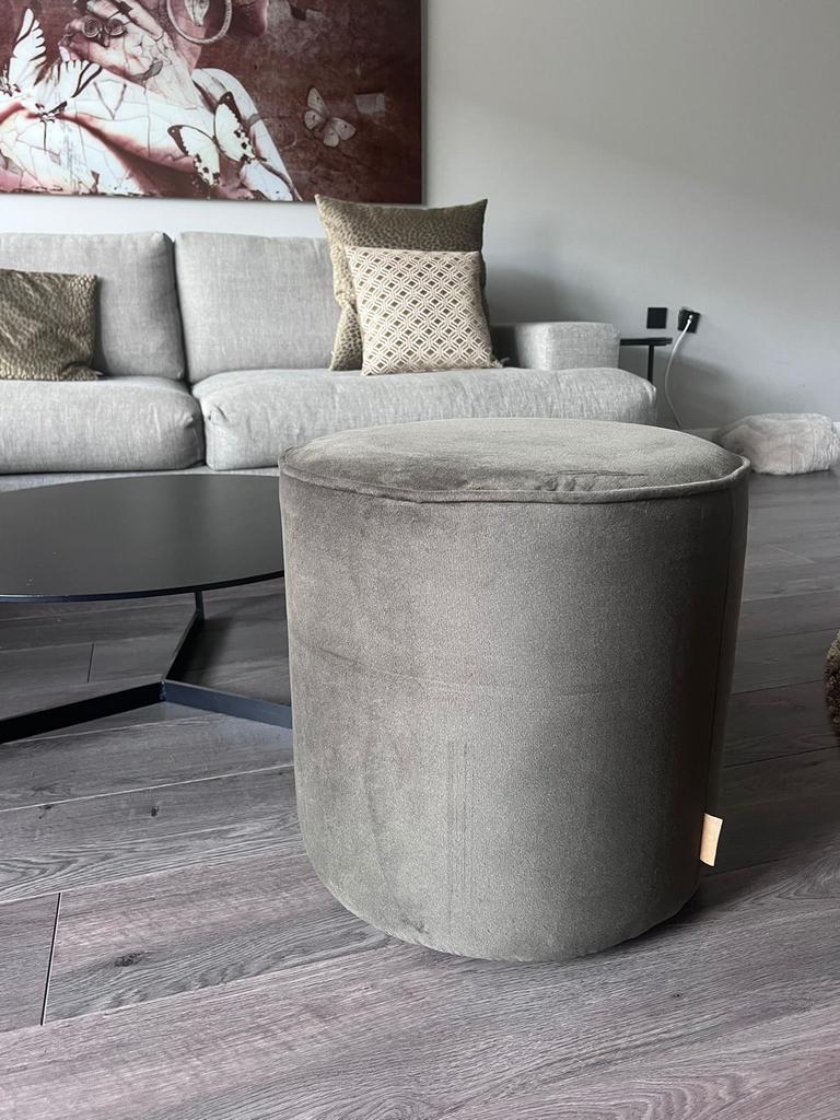 Stijlvolle fluwelen poef - 45cm x 45cm, Ophalen, Minder dan 50 cm, Rond, Zo goed als nieuw