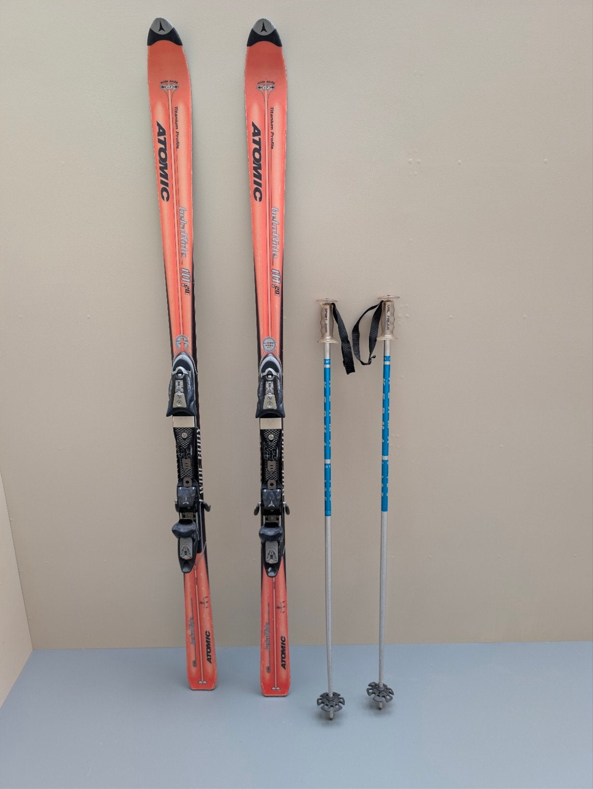 Atomic Beta Ride 10.20 ski's met stokken, Sport en Fitness, Skiën en Langlaufen, Ophalen, 160 tot 180 cm, Gebruikt, Atomic