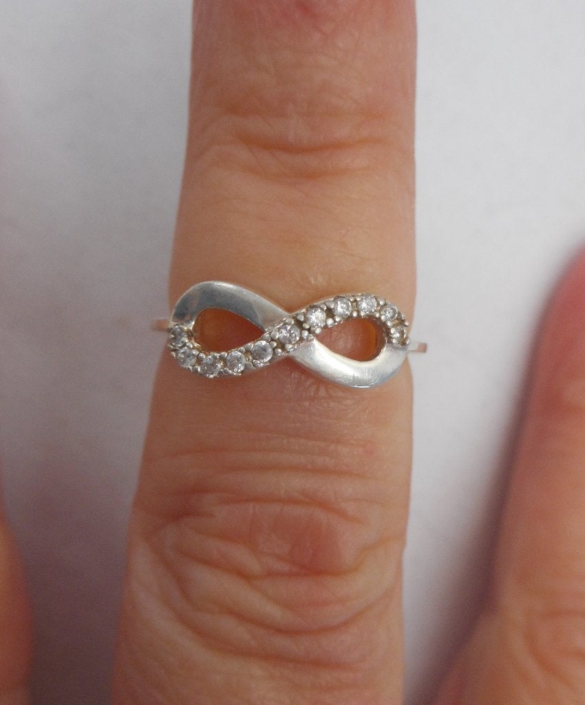 Zilveren Infinity ring met steentjes maat krap 16 nr.308, Sieraden, Tassen en Uiterlijk, Ringen, Verzenden, Dame, Zilver, Zilver