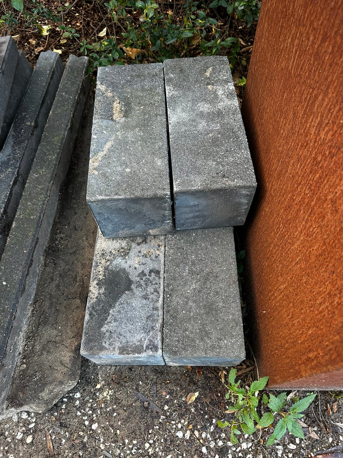 4 stapelblokken antraciet gratis af te halen!, Tuin en Terras, Ophalen, Zo goed als nieuw, Minder dan 100 cm, Minder dan 25 cm