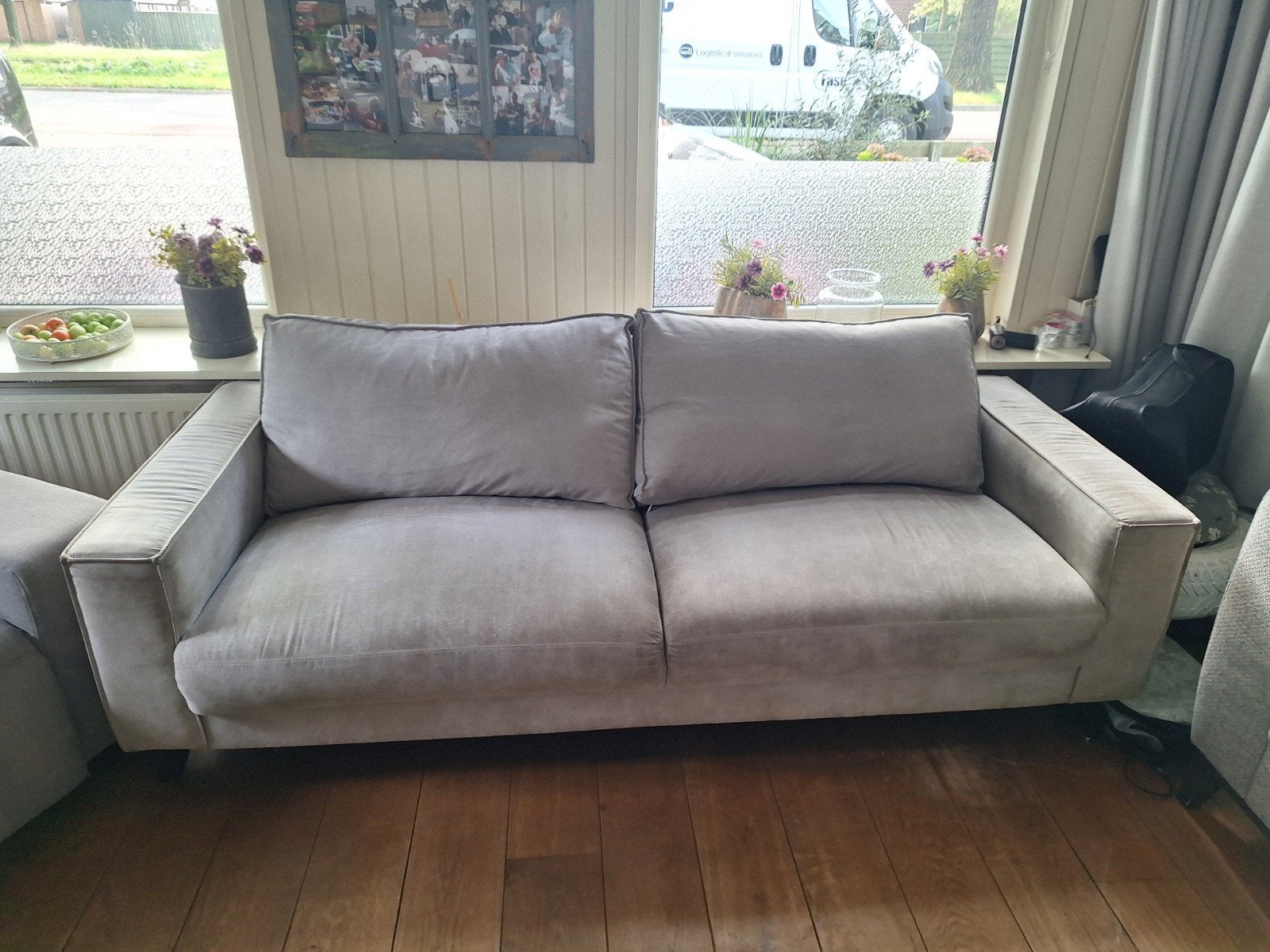 Comfortabele grijze tweezitsbank van stof, Ophalen, Gebruikt, Driepersoons, 75 tot 100 cm