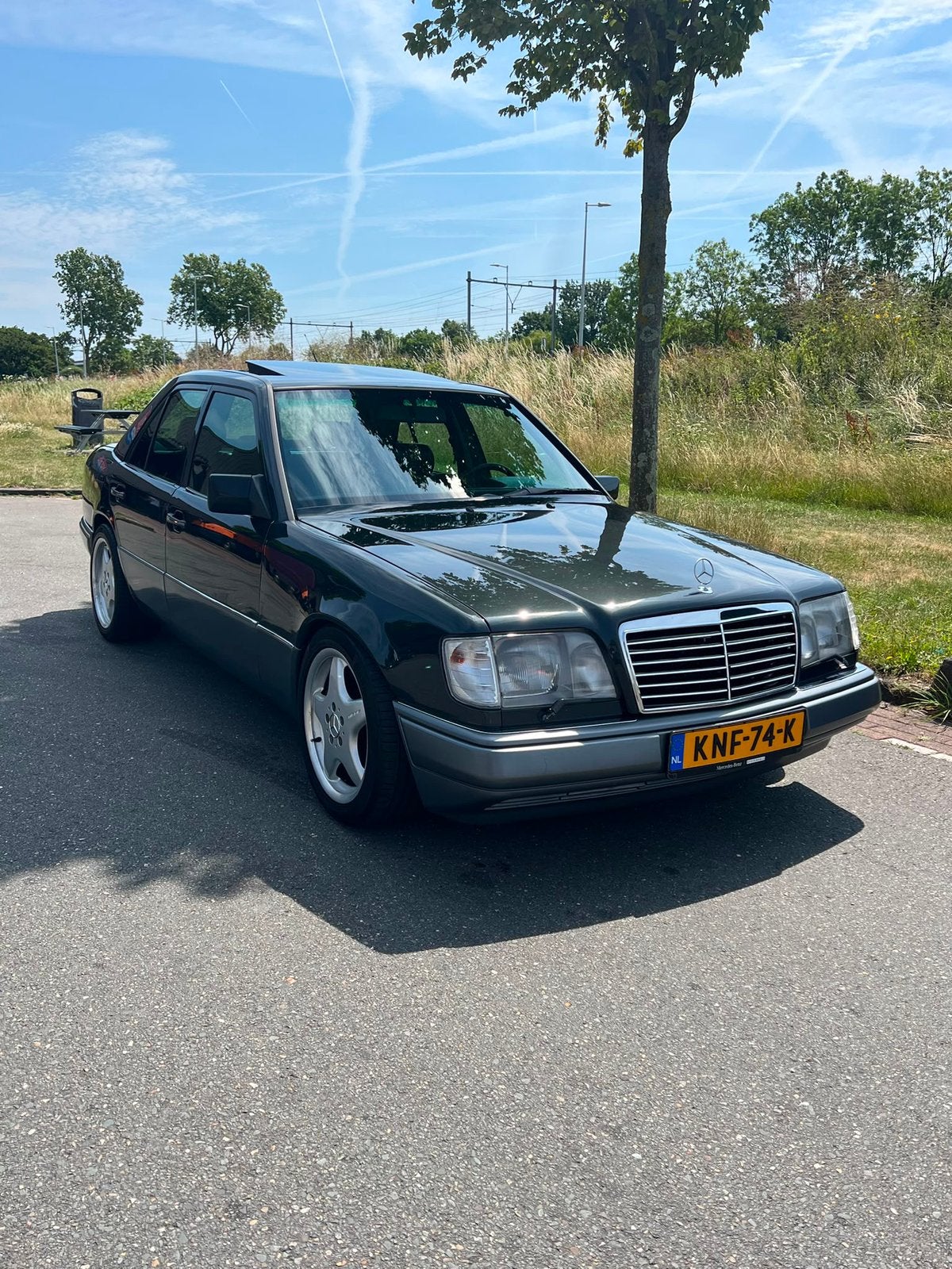 Mercedes-Benz Mercedes E420 V8, Automaat, Achterwielaandrijving, 1520 kg, Zwart