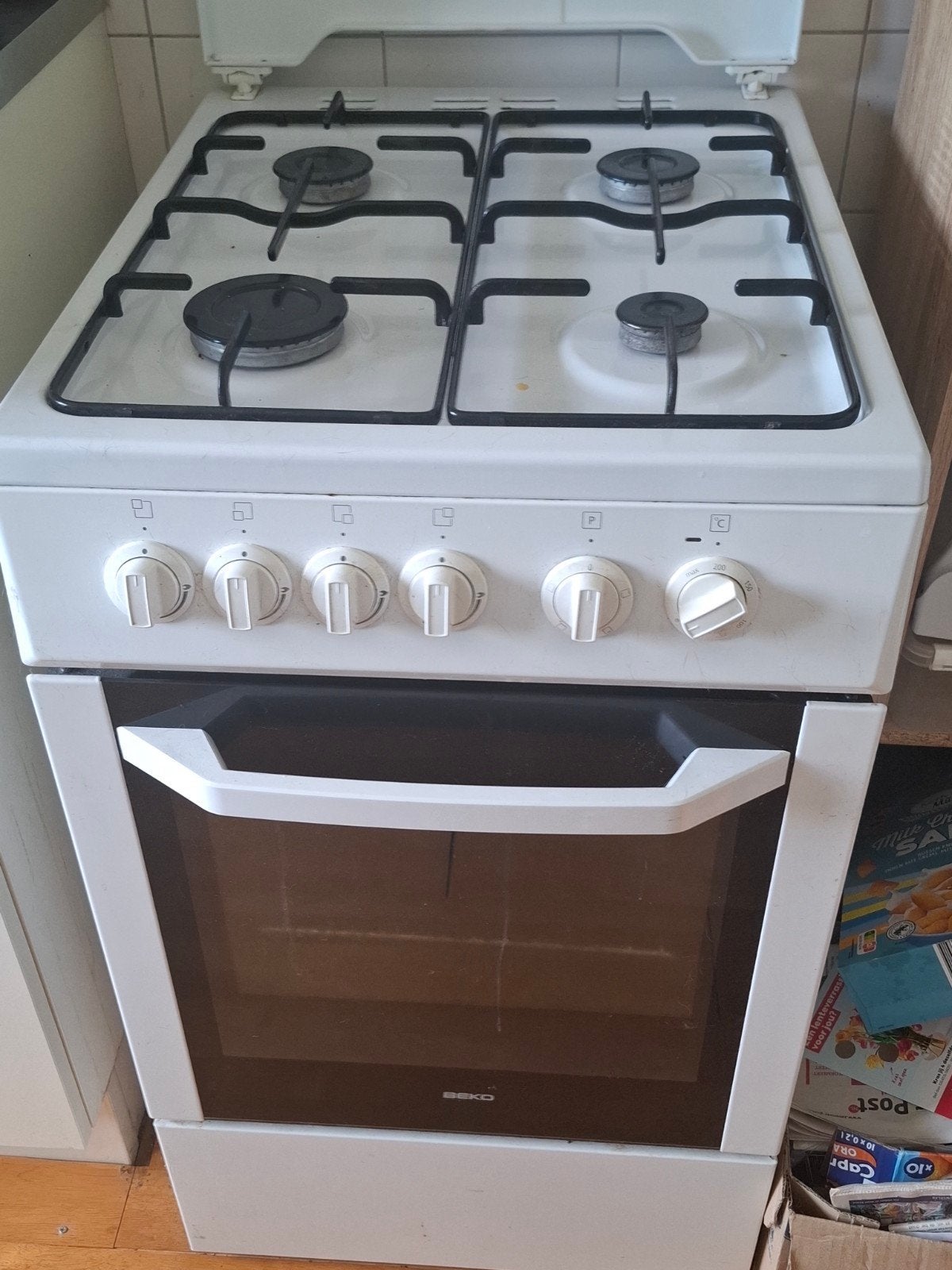 Beko Vrijstaand Gasfornuis met Oven - Wit, Witgoed en Apparatuur, Fornuizen, Gebruikt, Gas, 85 tot 90 cm, 4 kookzones