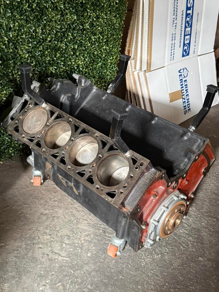 V8 motorblok tafel mancave coffee table salon Mercedes, Huis en Inrichting, Tafels | Salontafels, Ophalen