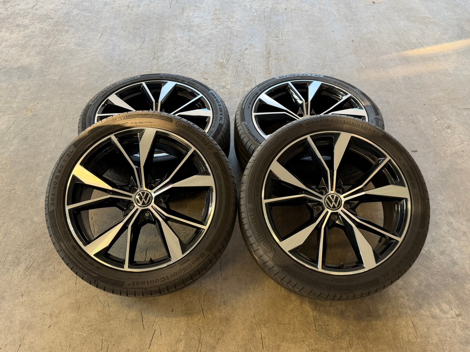20” Volkswagen Tiguan Misano Velgen ORIGINEEL, Auto-onderdelen, Banden en Velgen, Ophalen, Gebruikt, 255 mm, Banden en Velgen
