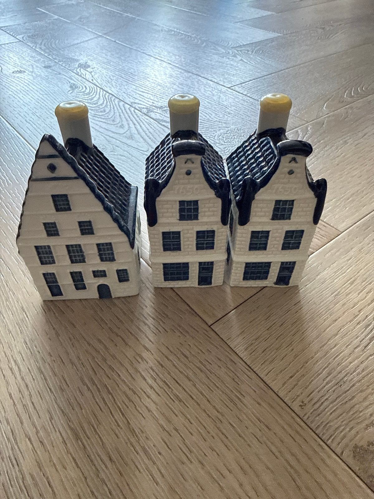 KLM huisjes 35 en 2x 16, Ophalen