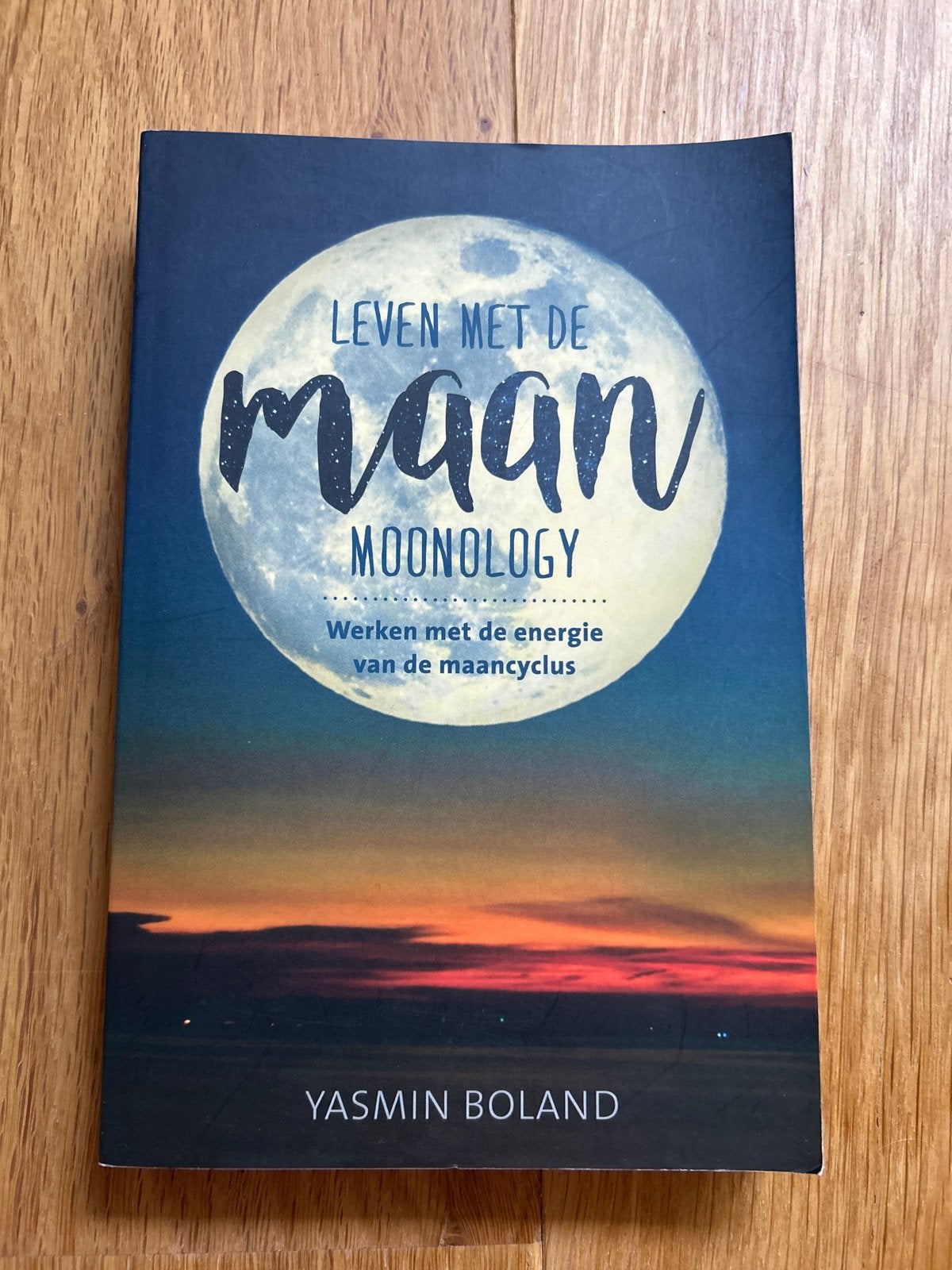 Leven met de Maan: Moonology - Yasmin Boland, Ophalen of Verzenden, Gelezen, Astrologie, Achtergrond en Informatie