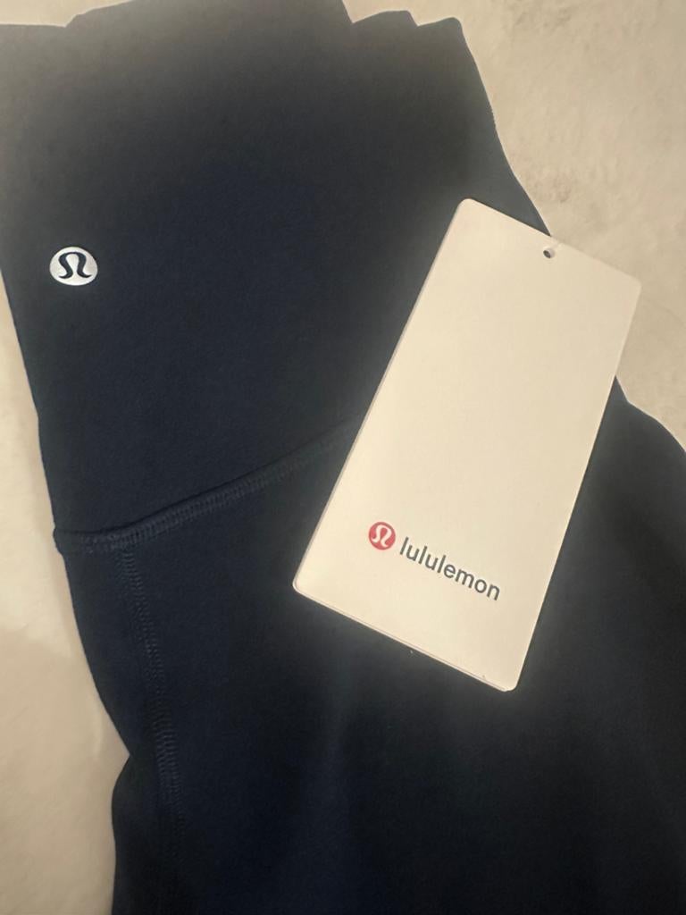 Nieuwe donkere blauwe Lululemon in maat 6 te koop( ophalen), Ophalen of Verzenden, Nieuw