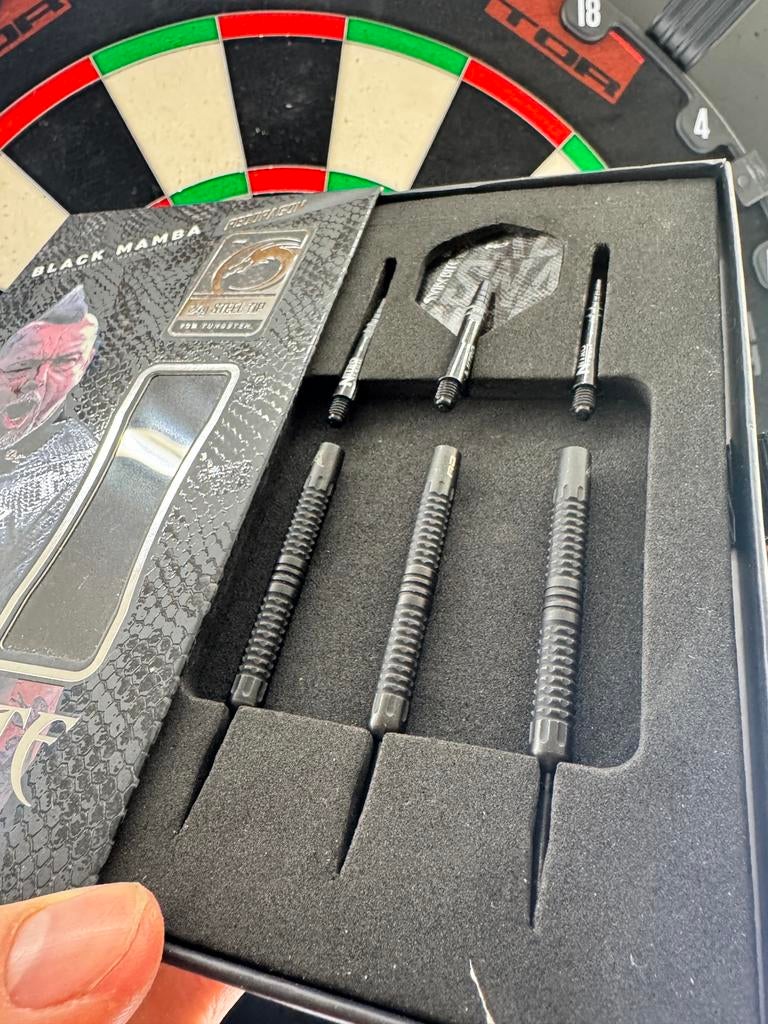Reddragon Peter Wright Black Mamba, Ophalen of Verzenden, Zo goed als nieuw, Pijlen