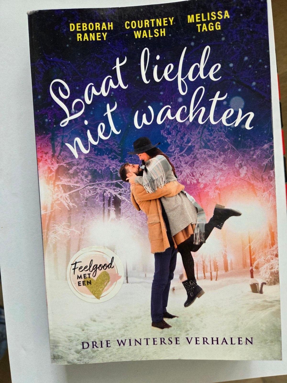 Laat liefde niet wachten - Drie winterse verhalen, Ophalen of Verzenden, Zo goed als nieuw, Deborah Raney, Courtney Walsh, Melissa Tagg