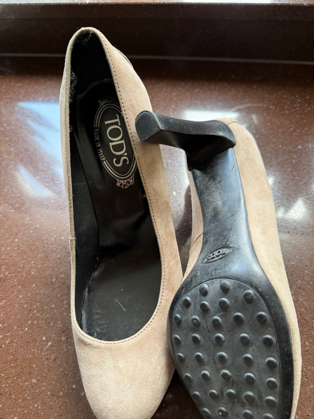 Tod's suède pumps - Beige, Ophalen of Verzenden, Gedragen, Beige, Pumps