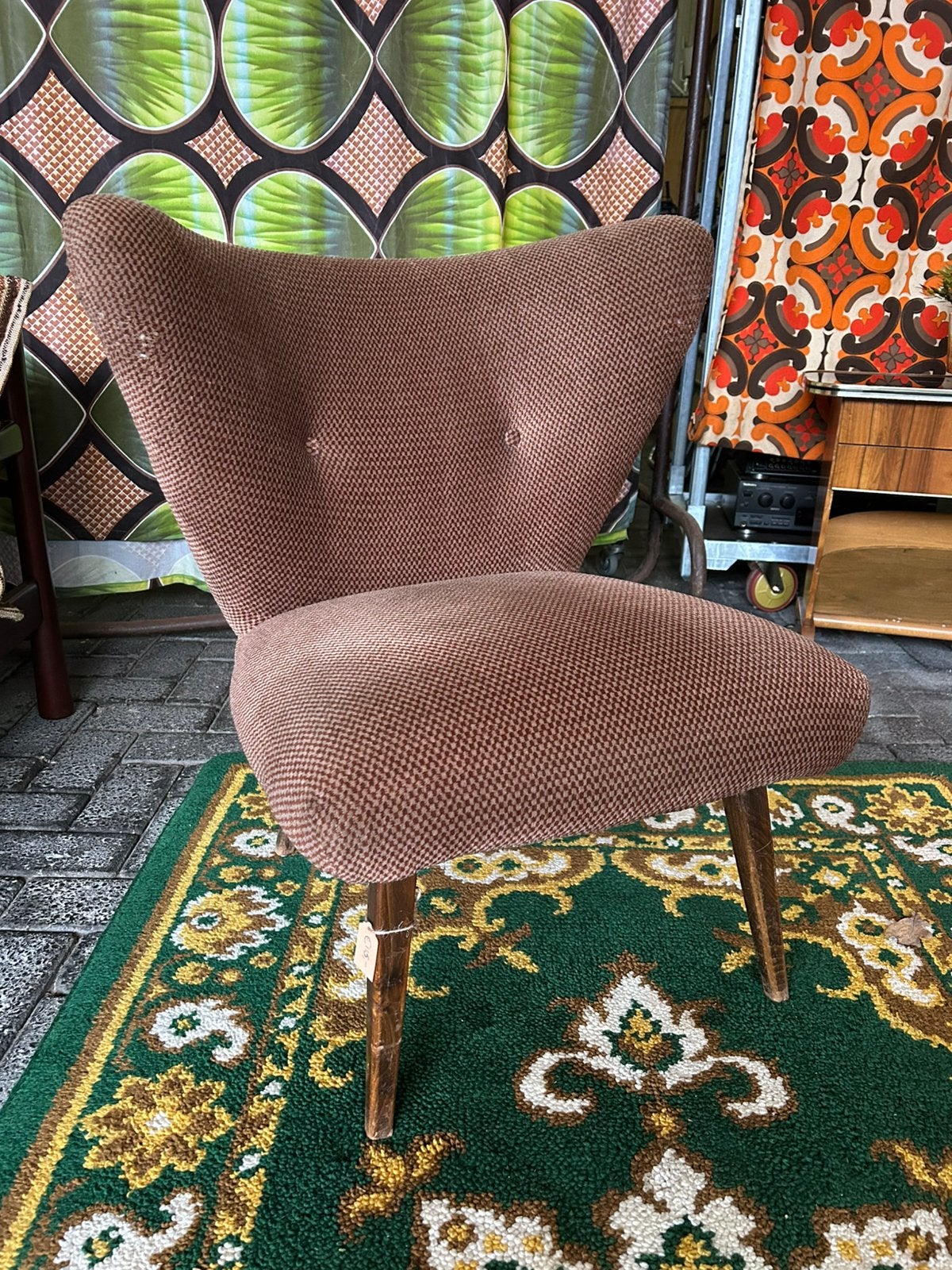 Vintage jaren 70 bruine cocktail stoel met vlinder leuning, Huis en Inrichting, Fauteuils, Ophalen, Minder dan 75 cm, Vintage