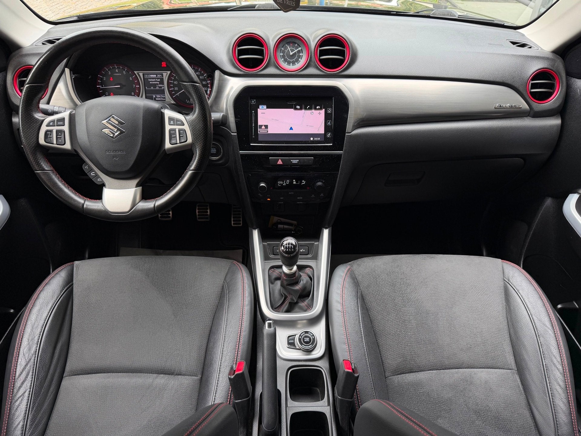 Suzuki Vitara 1.4 Boosterjet AllGrip Stijl ACC Leder Camera, Dealer onderhouden, Gebruikt, Zwart, 4 cilinders