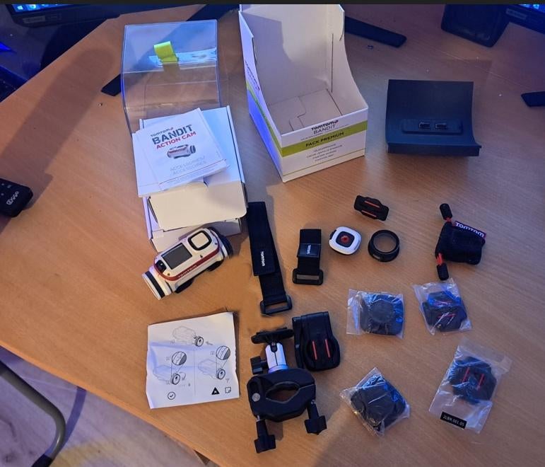 Tomtom  camera bandit met remote en toebehoren - 1, Ophalen of Verzenden, Zo goed als nieuw, Overige merken