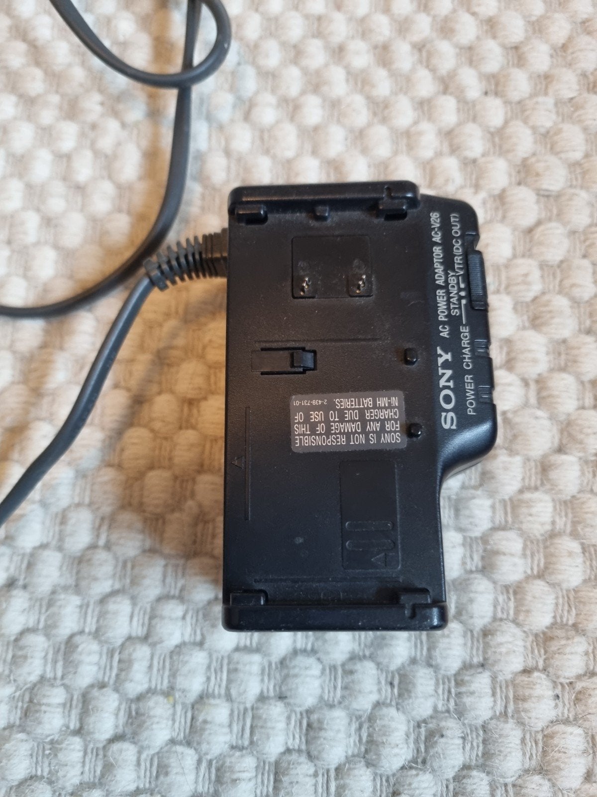 Sony AC Power Adapter AC-V26 voor grote accu's, Ophalen of Verzenden, Gebruikt
