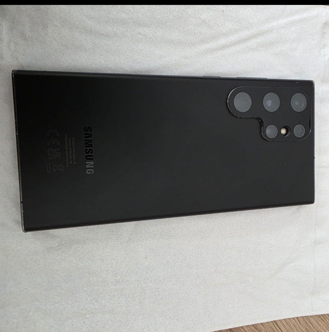 Samsung S23 Ultra - Zo goed als nieuw met hoesjes