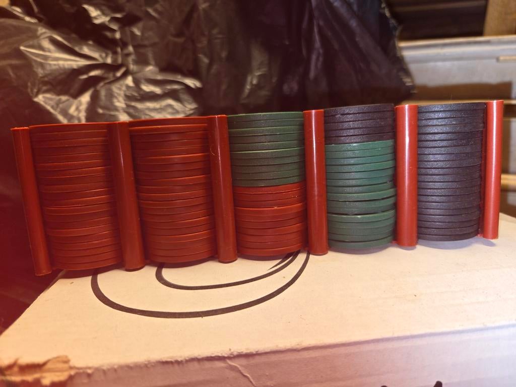 Pokersetje met fiches en twee kaartspellen, Hobby en Vrije tijd, Gezelschapsspellen | Overige, Vijf spelers of meer, Ophalen, Gebruikt