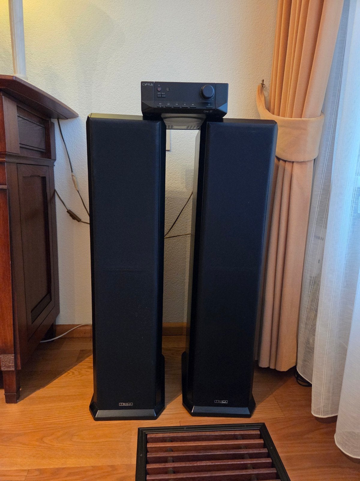 Te koop 2 luidsprekers Mission en versterker Syrus, Audio, Tv en Foto, Luidsprekers, Ophalen, Gebruikt, Overige merken
