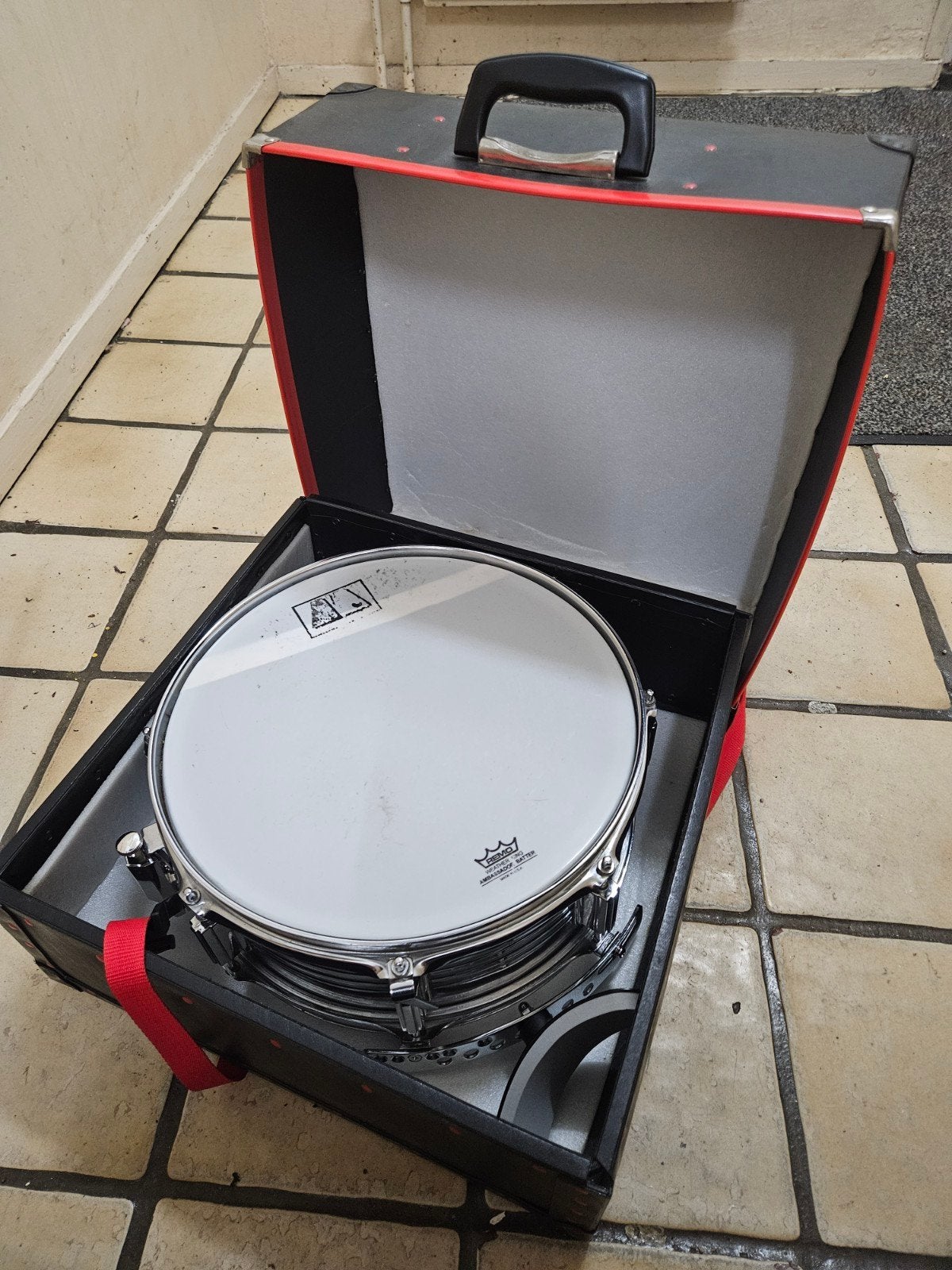 Snaredrum in harde koffer, Muziek en Instrumenten, Percussie, Ophalen, Trommel