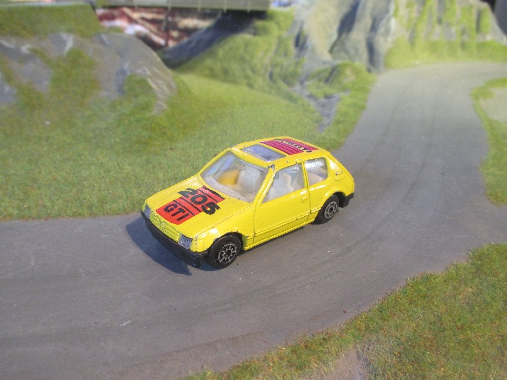 1:64 Peugeot 205 - Edocar, Ophalen of Verzenden, Gebruikt, Auto