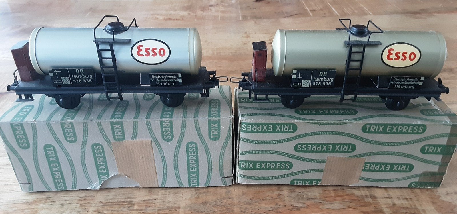 Trix Express 2 ESSO tankwagons., Hobby en Vrije tijd, Gelijkstroom, Trix, Wagon, Ophalen of Verzenden