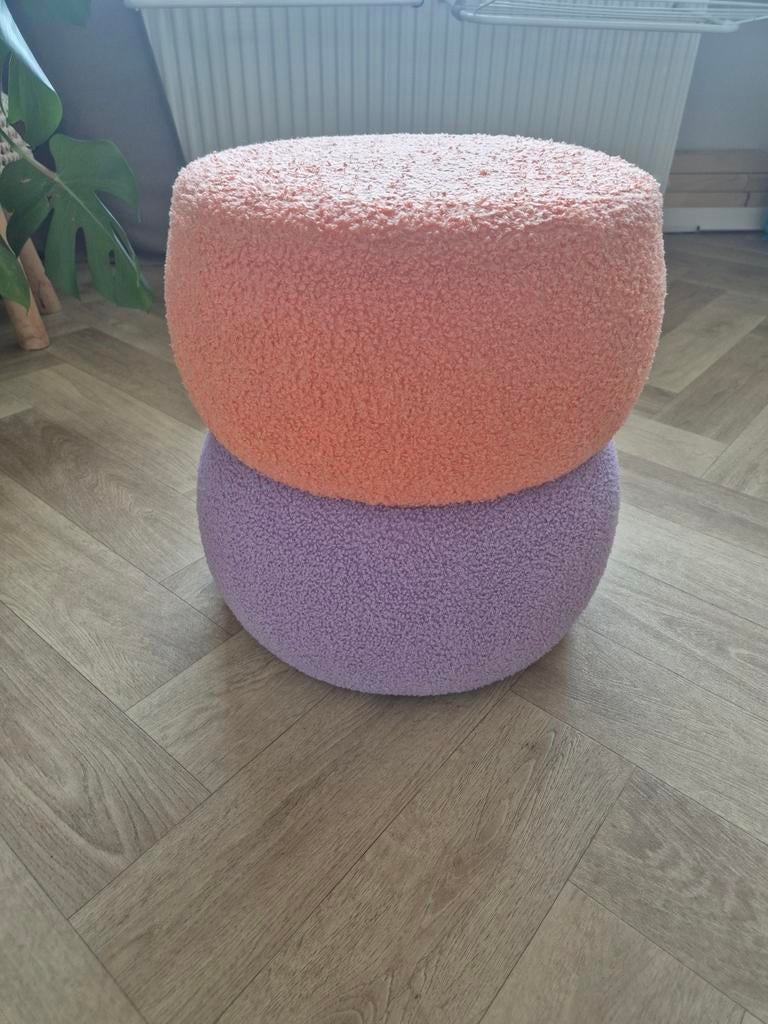 Leuke kleurrijke poef van Xenos - Ø 38 cm, H 40 cm, Ophalen, Minder dan 50 cm, Gebruikt, Modern, Kleurrijk