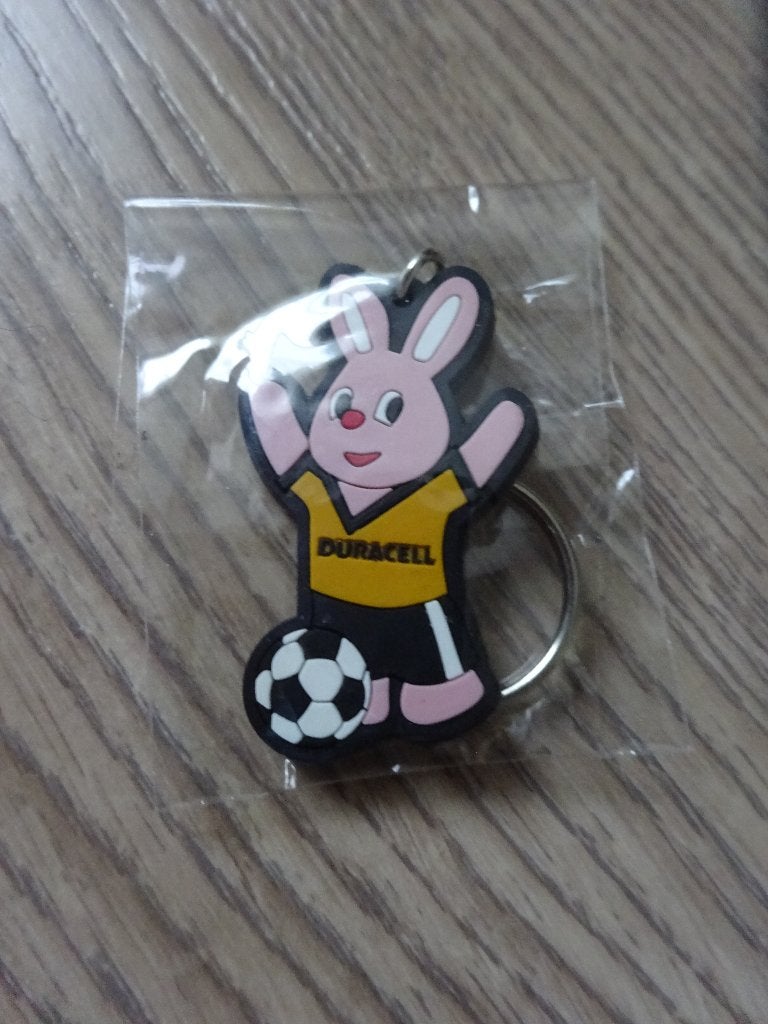 Sleutelhanger Duracell Football Bunny, Ophalen of Verzenden, Nieuw, Gebruiksvoorwerp