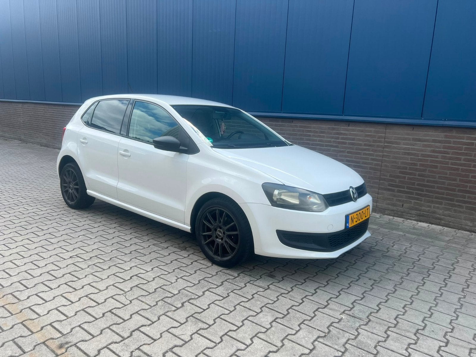 Volkswagen Polo 1.2 51KW 2010 Wit, Auto's, Volkswagen, Voorwielaandrijving, Euro 5, 967 kg, 40 €/maand