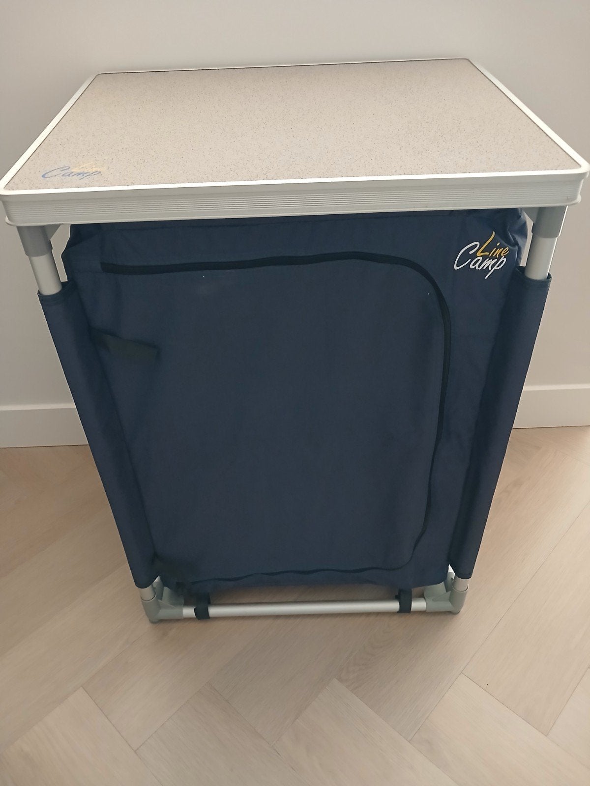 Campingkast Line Camp - Handige opbergkast voor kamperen, Caravans en Kamperen, Kampeeraccessoires, Zo goed als nieuw, Ophalen