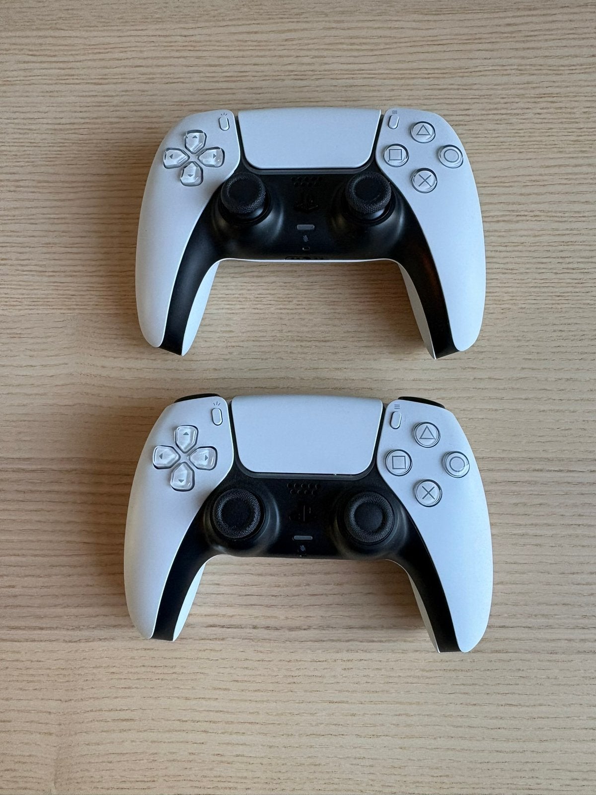 2 PS5 DualSense-controllers (ook los te koop), Ophalen, Zo goed als nieuw