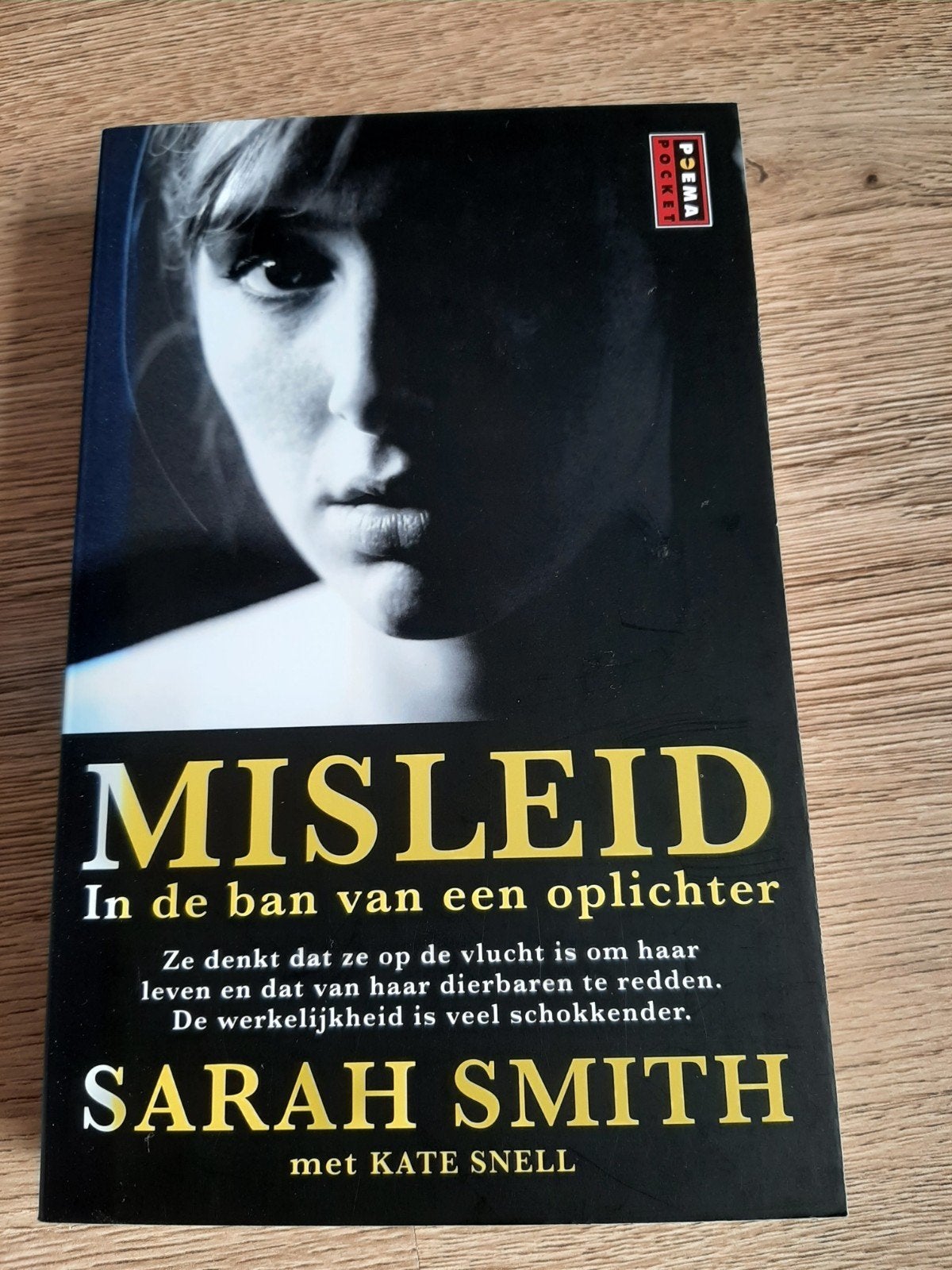 Misleid - In de ban van een oplichter - Sarah Smith, Ophalen of Verzenden, Gelezen, Sarah Smith, Nederland