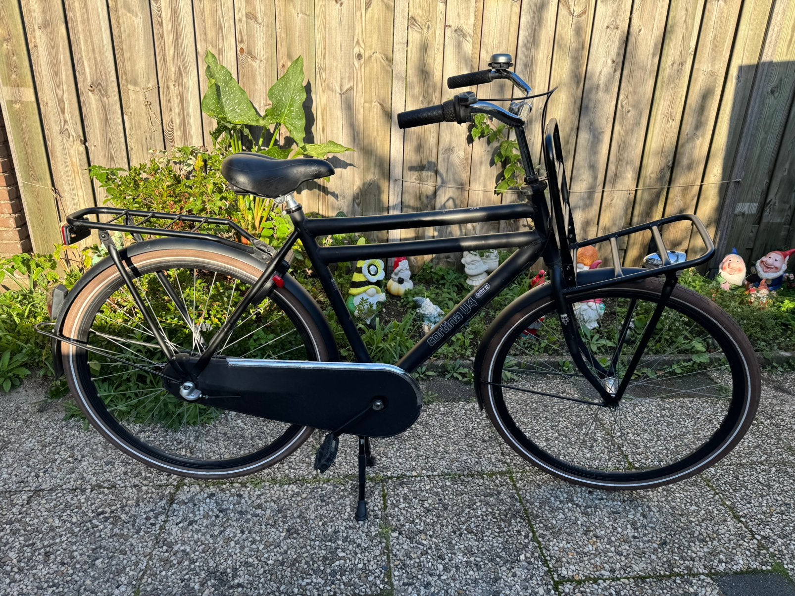 Mooie zwarte Cortina U4 transportfiets 28 inch, Versnellingen, Zo goed als nieuw, 53 tot 57 cm, Ophalen