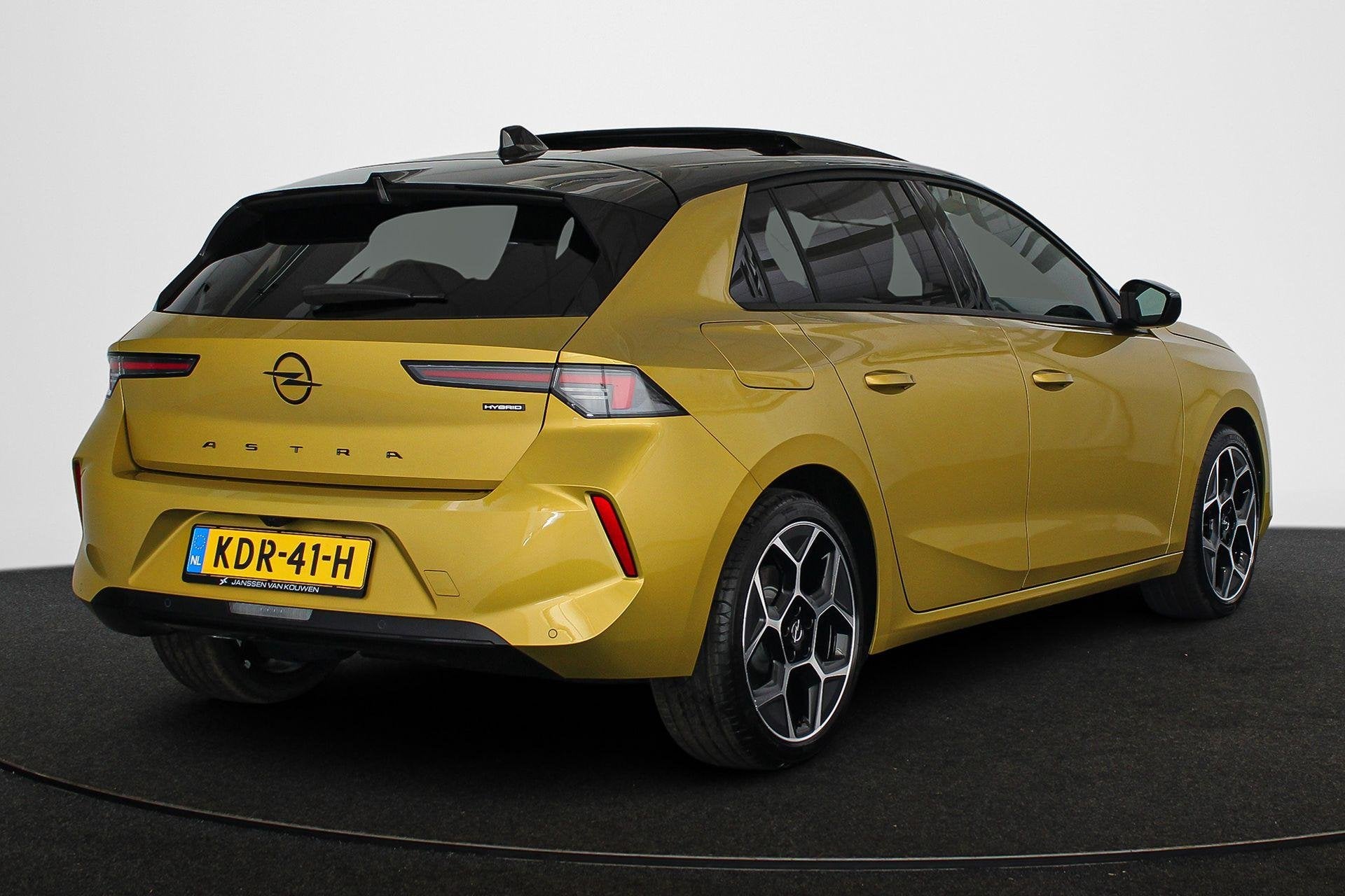 Opel Astra 1.6 Turbo Plug In Hybrid Ultimate Facelift Panora, 4 cilinders, Alcantara, Te koop, 750 kg