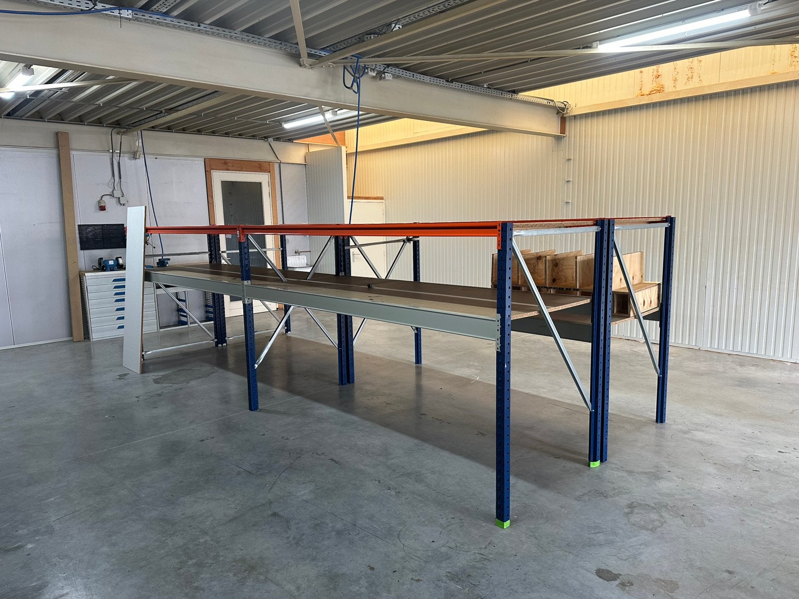 Pallet Stelling. 2x 5.60 lang, 1,65 incl houten platen, Ophalen
