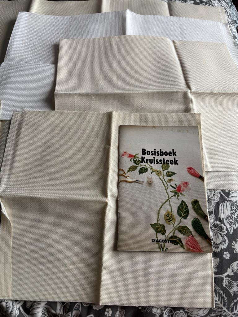Borduurstof en Basisboek Kruissteek, Verzenden, Zo goed als nieuw, Handborduren, Onderdeel of Toebehoren