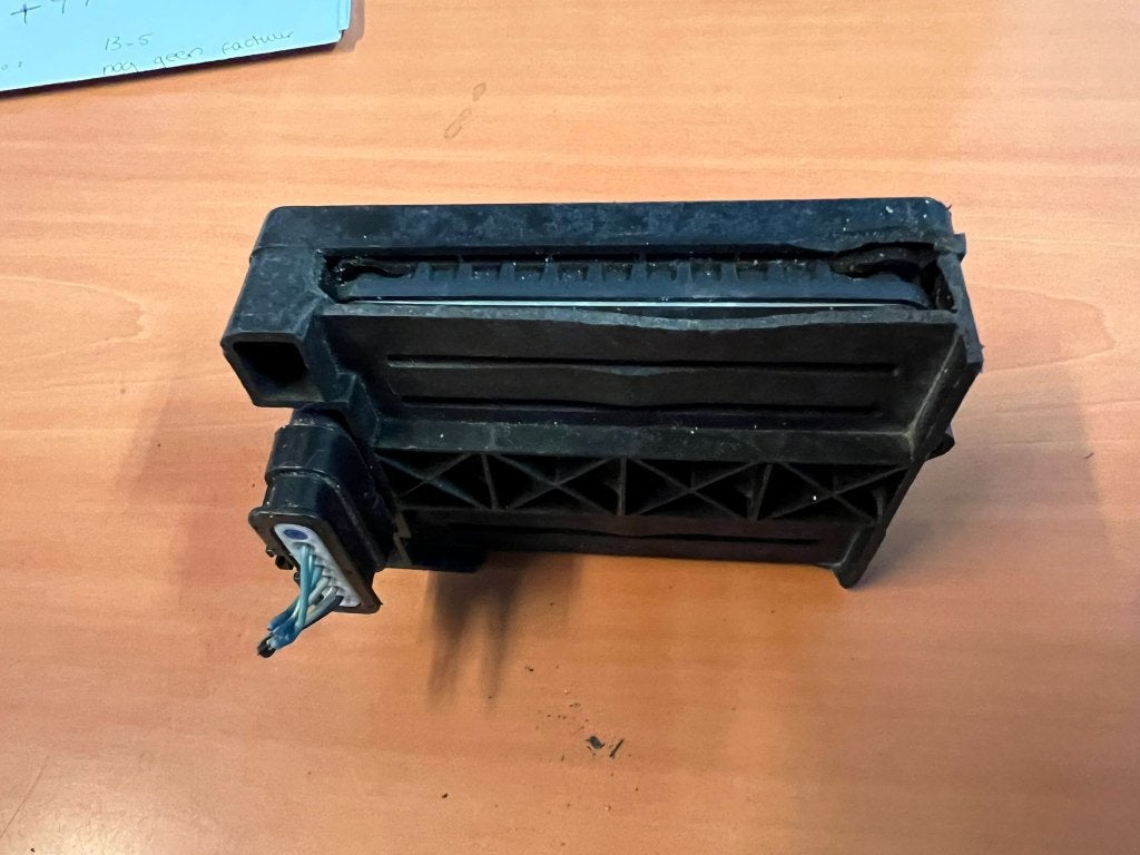 Foto 4 van radar tesla model x s 3 sensor 1108647-00-c 4135a-ars4b