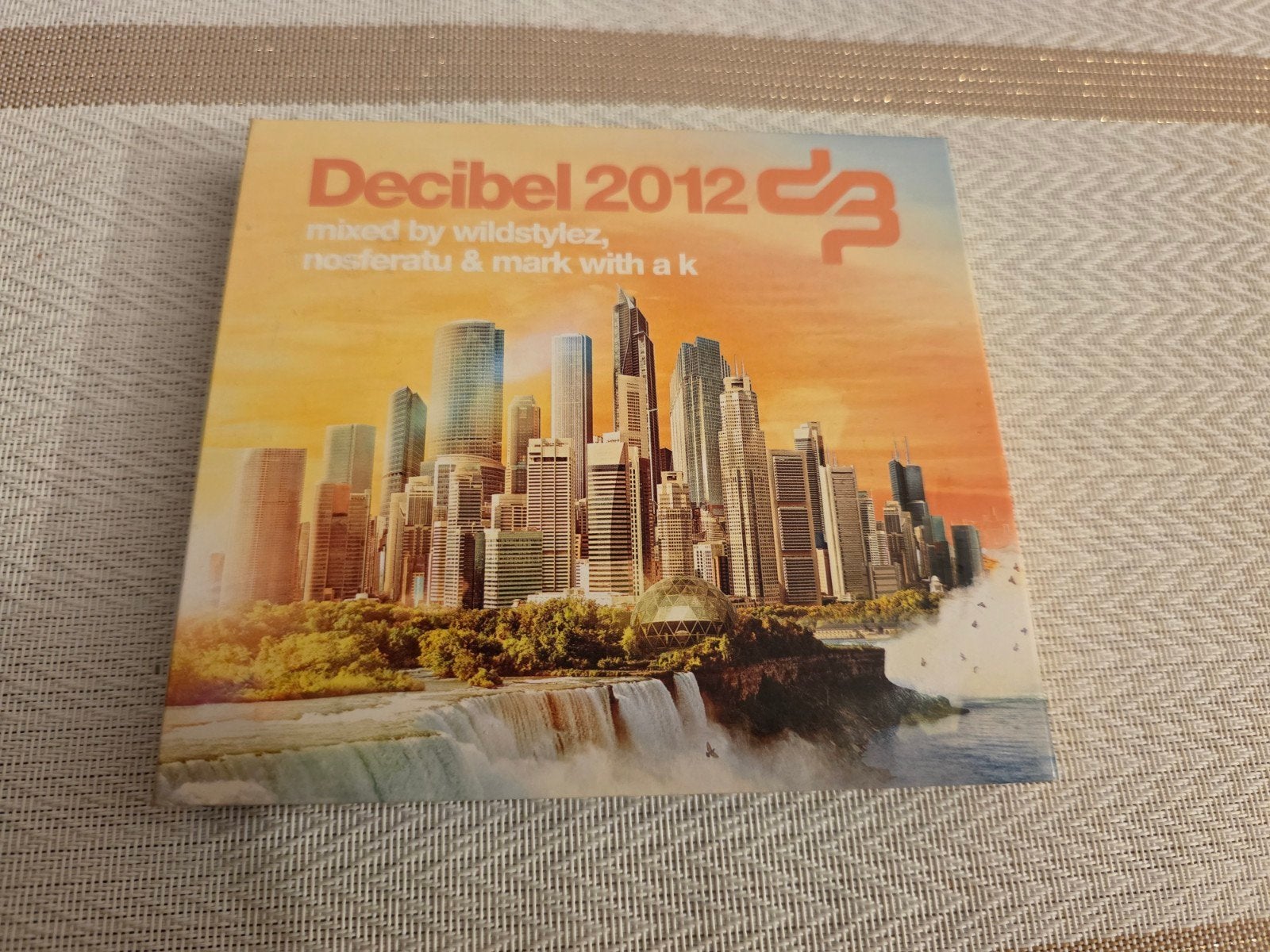 Decibel 2012 - Mixed by Wildstylez, Nosferatu & ark with a K, Cd's en Dvd's, Gebruikt, Ophalen of Verzenden, Inclusief doosje