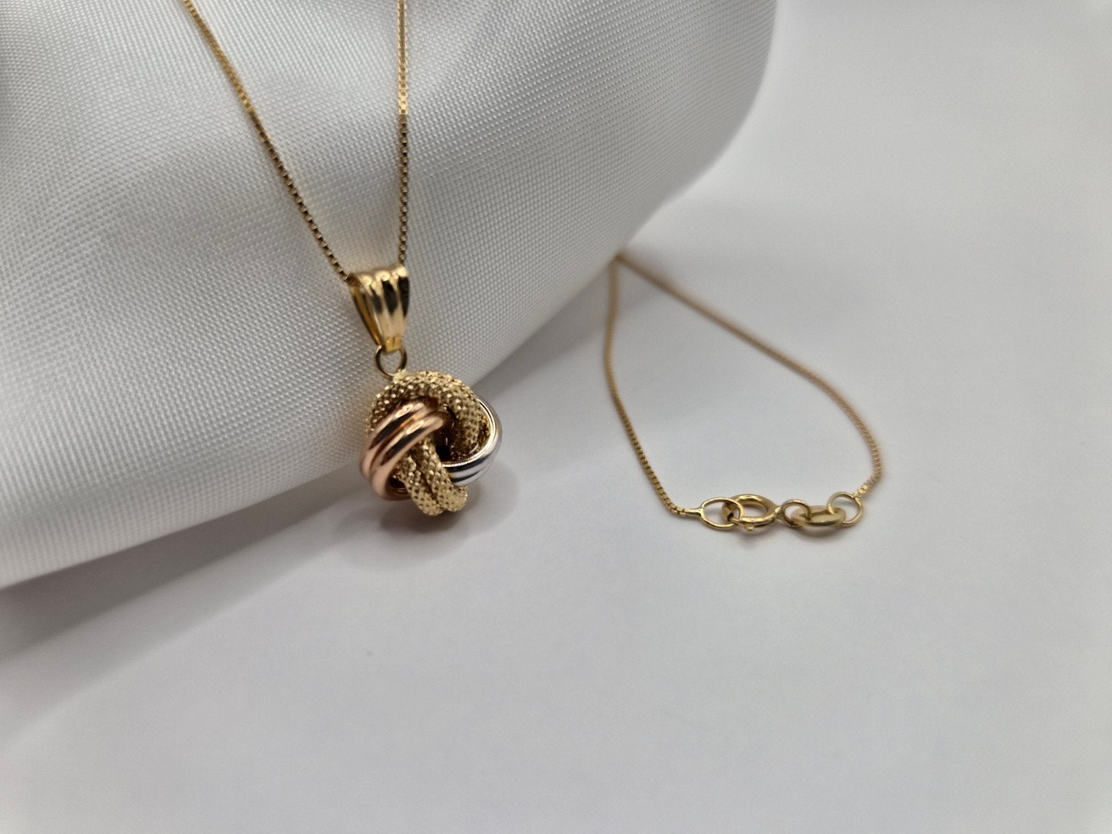 Elegante gouden ketting met hanger (18K), Sieraden, Tassen en Uiterlijk, Met hanger, Nieuw, Ophalen of Verzenden, Goud