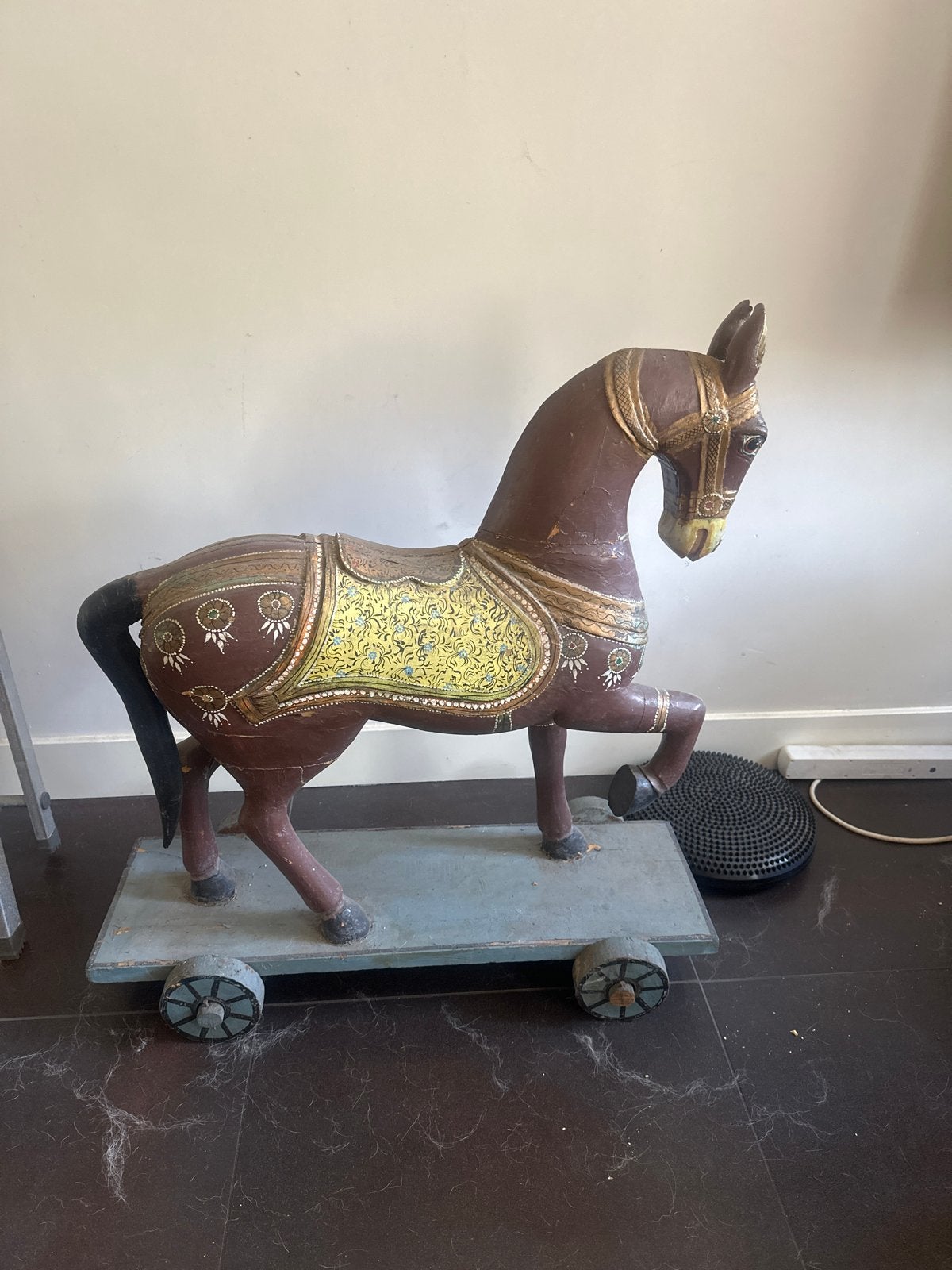 Decoratief houten paard op wielen - 89 cm hoog, Ophalen