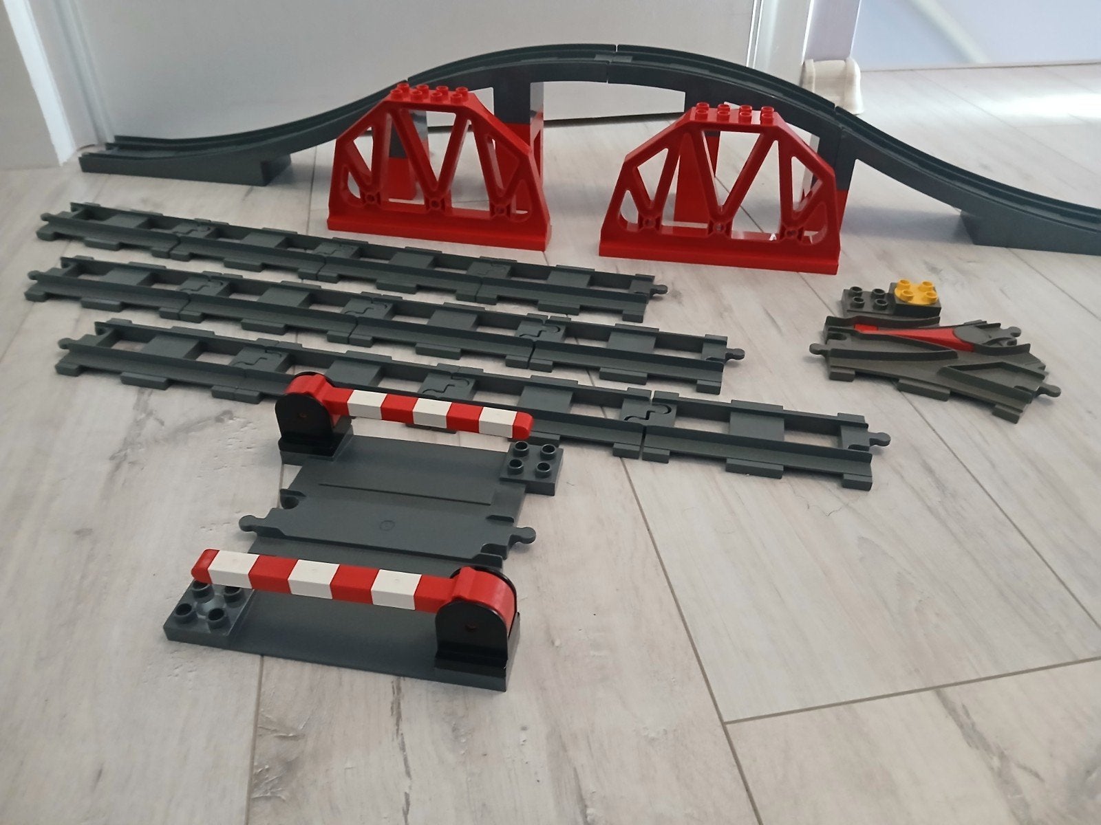 Duplo spoorrails, spoorbrug en kruispunt met slagbomen, Gebruikt, Overige thema's, Accessoire, Ophalen of Verzenden