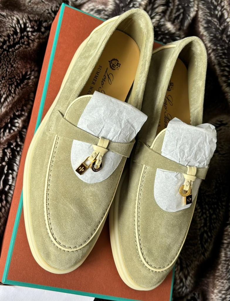 *NIEUW* LORO PIANA LOAFER IN DRIED TARAGON MAAT 37, Kleding | Dames, Schoenen, Instappers, Nieuw, Ophalen of Verzenden, Groen