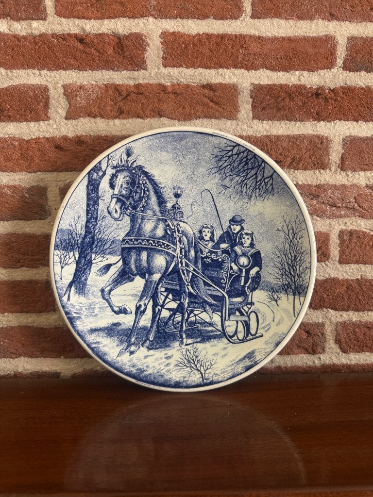 Delfts blauw wandbord - Winterlandschap met arreslee, Antiek en Kunst, Ophalen of Verzenden