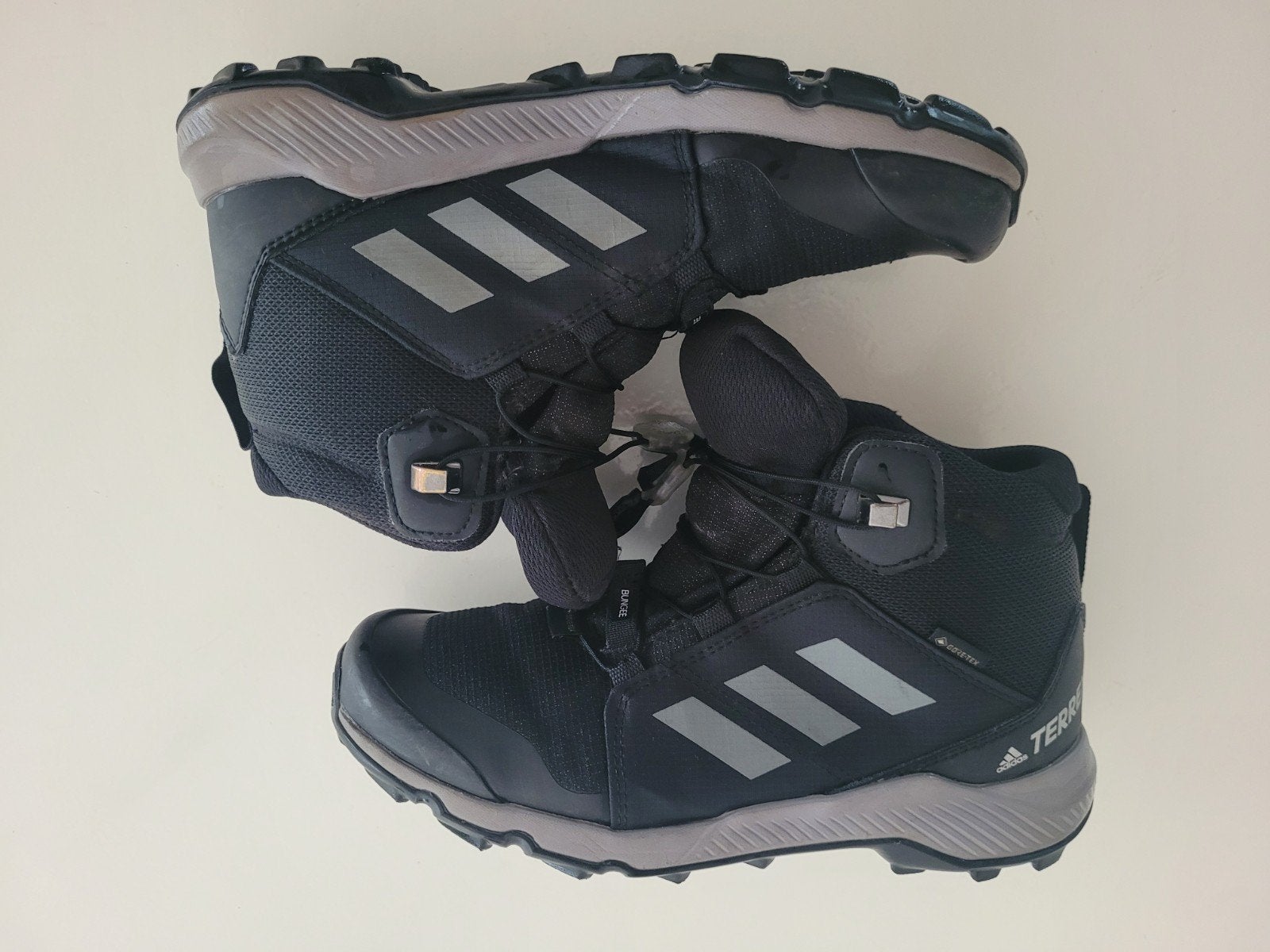 Terrex hiking schoenen mt 35,5
SCHOENEN
Waterproof hikingsch, Adidas, Jongen of Meisje, Schoenen, Ophalen of Verzenden