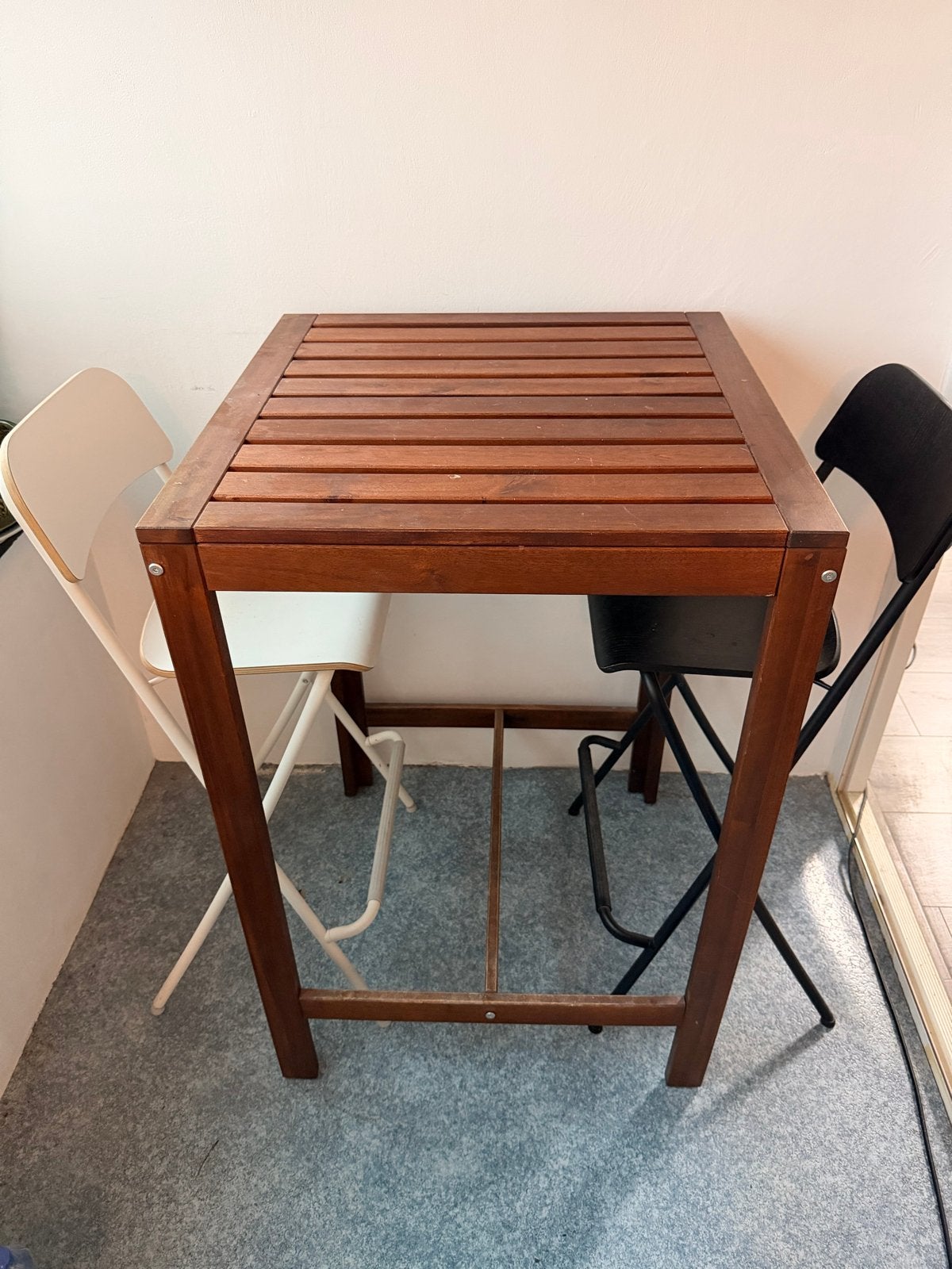 Hoge tuinset met tafel en 2 krukken - ideaal voor balkon, Gebruikt, Eettafel, Tuinset, Hout
