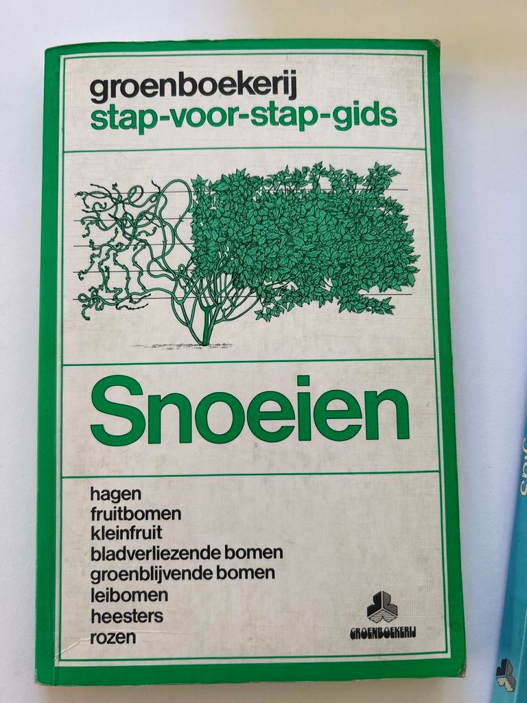 Snoeien: Groenboekerei Stap-voor-Stap-Gids, Ophalen of Verzenden, Gelezen, Tuinieren en Tuinplanten